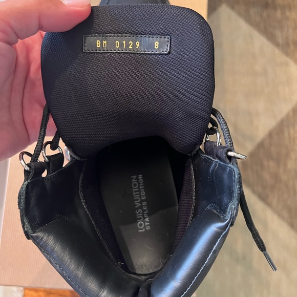 Men’s lv boots size 8, which is a 9US. Very slightly worn - Picture 4 of 4